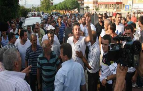 İzmit'te Kamyoncular Yol Kesti