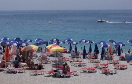 Milletvekilleri Plajlara Da El Atıyor!
