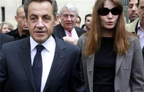Sarkozy'nin Evine Polis Baskını