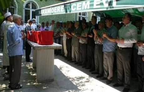 Şehit Cenazesinde Başbakan'a 'ucube' Tepkisi