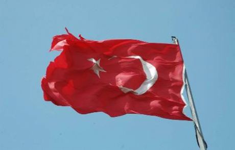 Alifuatpaşada Yırtık Bayrak Ayıbı