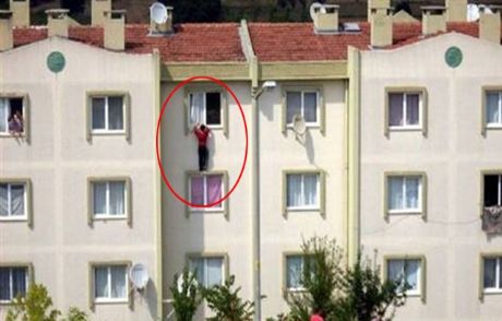 Ne İntihar Ne De Hırsızlık Girişimi