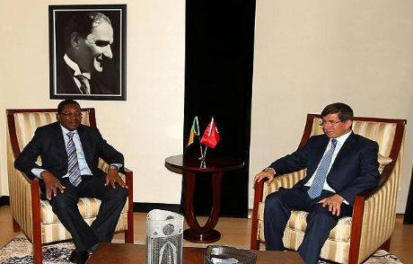 Davutoğlu'nun Yoğun Diplomasi Trafiği