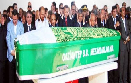 Şehit Cenazesindeki Tepkide Pis Kokular