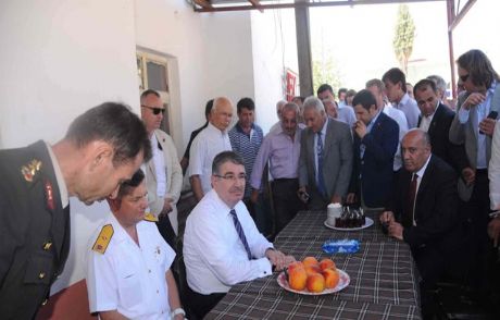 Bakan Şahin'den Taziye Ziyareti