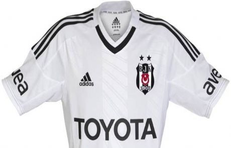 Beşiktaş'ta Beyaz Formalar Satışta