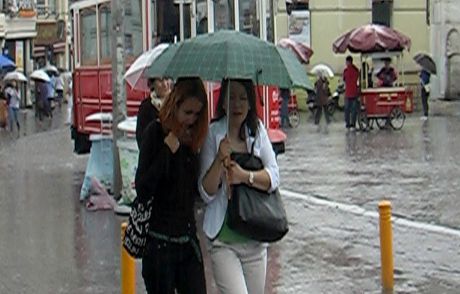 Yağmur Yağdı İstanbullu Serinledi
