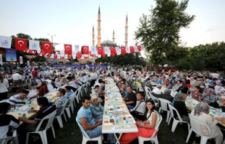 Bağcılar Edirne'de İftar Verdi
