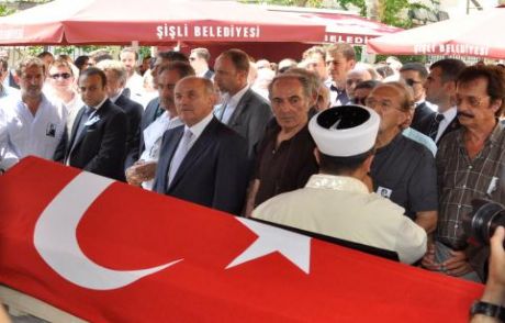 Sinema Dünyası Metin Erksan'a Ağladı