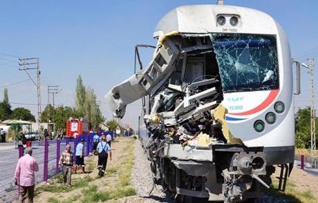 Tır Hızlı Treni Bu Hale Getirdi