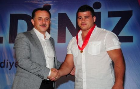 Olimpiyat 3.sü Güreşçimiz Festivale Katıldı