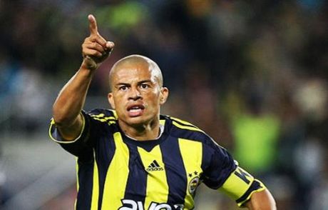 Alex Çıldırdı, Arkadaşını Fırçaladı!