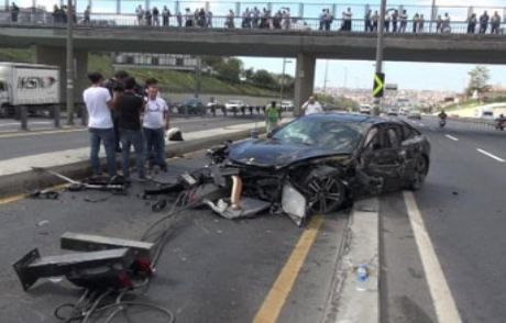 Lüks Otomobiller Birbirine Girdi