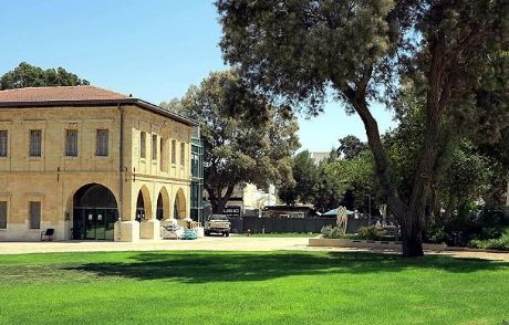 Ateşle Oynuyorlar