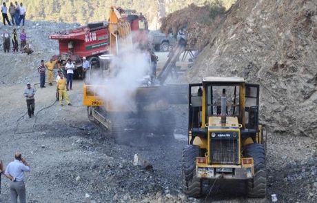 Teröristler İş Makinesi Yaktı