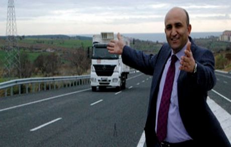 Chp'li Belediye Ak Partili'nin Heykelini Dikecek