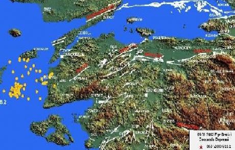 Ege 135 Artçı Depremle Sallandı