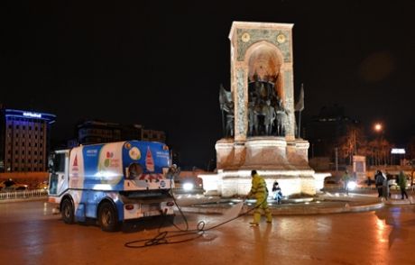 İstiklal Caddesine Yılbaşı Temizliği