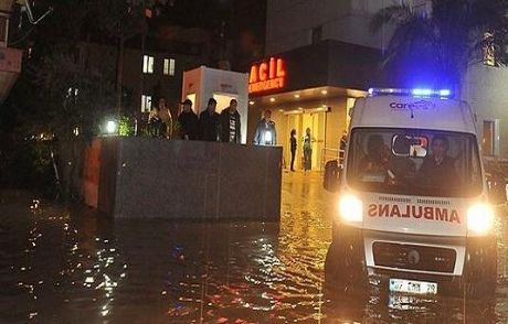 Antalya'da Sağanak Ve Fırtına