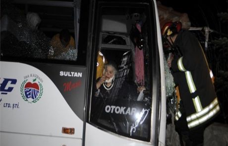 Çanakkale'de Trafik Kazası: 18 Yaralı