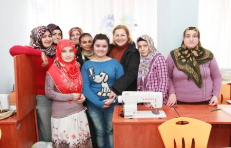 Sessiz Dünyasını Gesmek'te Motiflere İşliyor