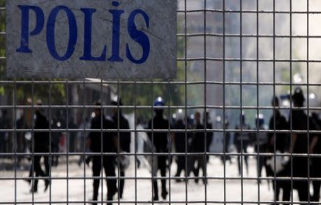 Polislerden Öğrencilere Karne Sürprizi