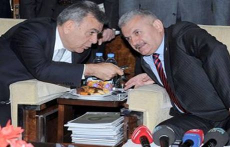 İzmir'de Yerel Seçim Savaşı Başladı
