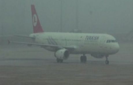 İstanbul'da Uçak Seferlerine Sis Engeli