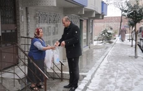 Yaşlılara Süt Ve Ekmek Yardımı
