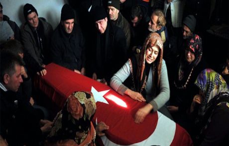 Defnedilen İşçinin Sözlüsü Ağlattı