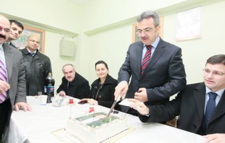 İşçilerden Başkan'a Sürpriz Doğum Günü