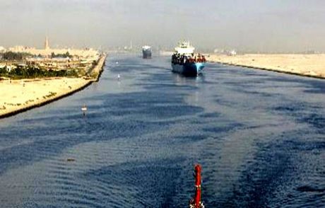 Süveyş Kanalı Deniz Trafiğine Yeniden Açıldı