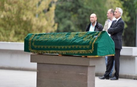 Anne Garipoğlu'ndan İlginç Taktik