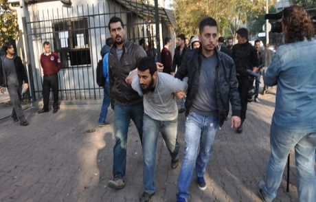 Üniversite Karıştı: 42 Öğrenci Gözaltına Alındı