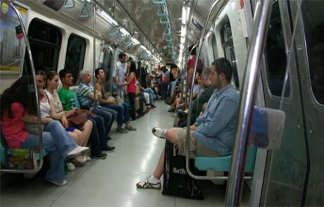 Metro Sinek İstilası Altında
