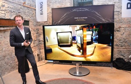 35 Bin Euro'luk Yeni Nesil Televizyonunu Tanıttı