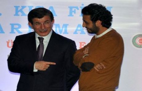 Davutoğlu'ndan Genç Yönetmene Hayat Dersi