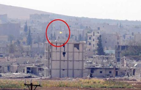 Ypg'den Sınırdaki Binaya Bayrak!