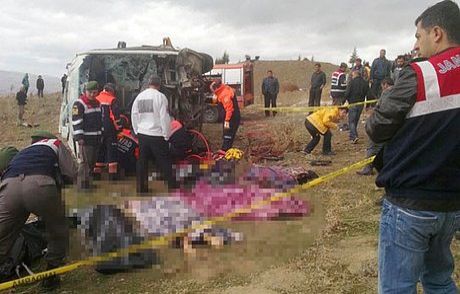 Feci Kaza: 8 Üniversiteli Öldü, 20'si Yaralı