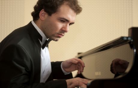 Dâhi Piyanist Albert Long Hall Sahnesinde