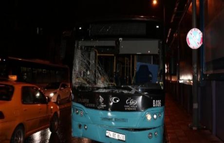 Eyüp'te Halk Otobüsü Kaza Yaptı