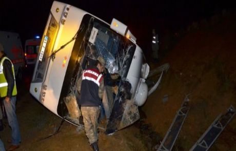 İşçi Midibüsü Devrildi: 23 Yaralı