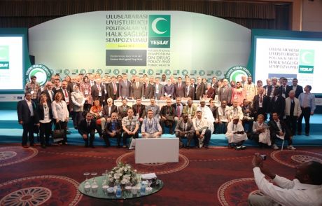 Yeşilay'dan Tüm Dünyaya Anlamlı Mesaj
