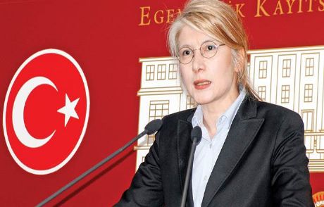Emine Ülker Tarhan Chp'den İstifa Etti
