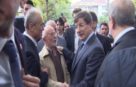 Davutoğlu Eski Mahallesini Ziyaret Etti