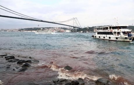Boğaz Kızıla Büründü