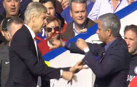 Wenger Ve Mourinho Birbirine Girdi...