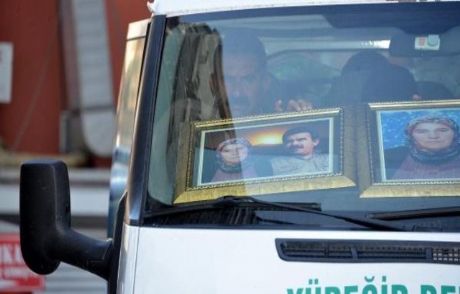 Öcalan'ın Fotoğrafı Cenaze Aracında Taşındı