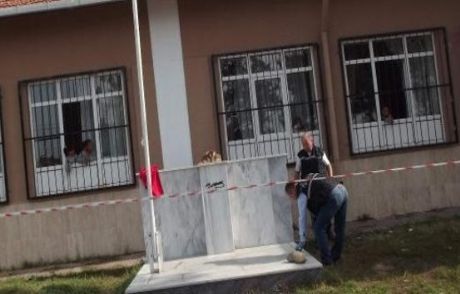 Atatürk Büstüne Çirkin Saldırı