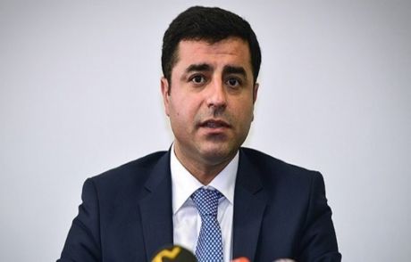 'atatürk Büstü Ve Bayrak Yakanları 'kınıyorum'